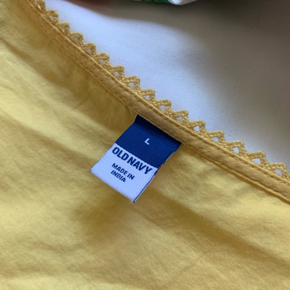 Old Navy Cotton Yellow Lace Tank Top - Picture 4 of 5